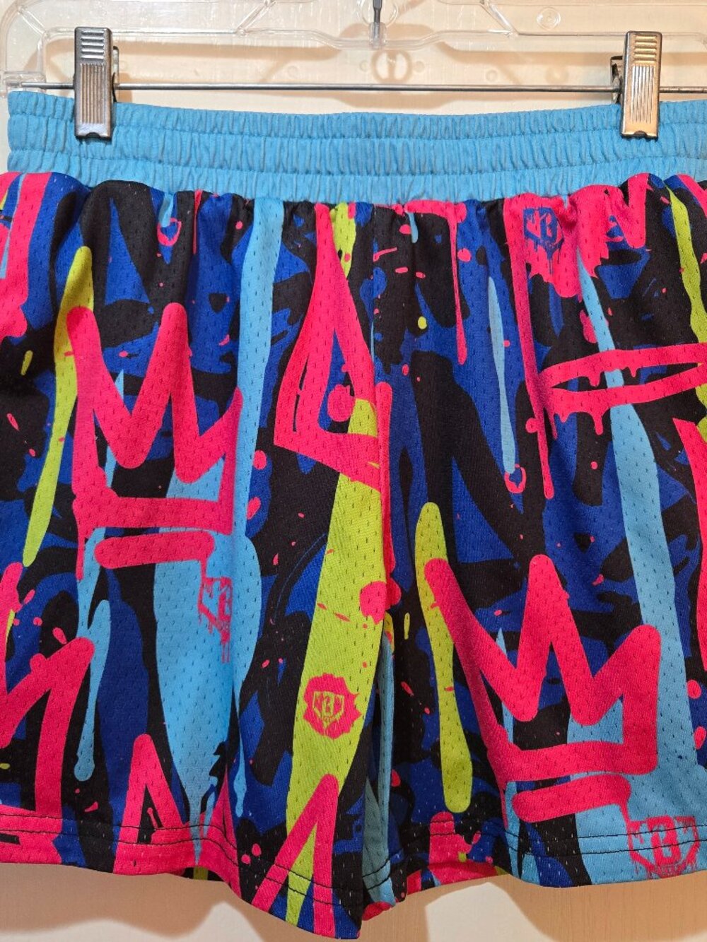 Baseball Lifestyle B101 - Graffiti Crown Shorts - Youth Large - EUC